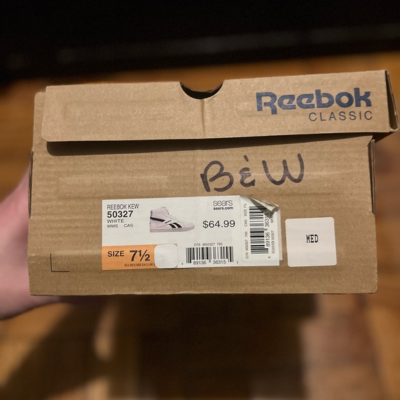 Reebok size 7.5- Black & White - Picture 7 of 7